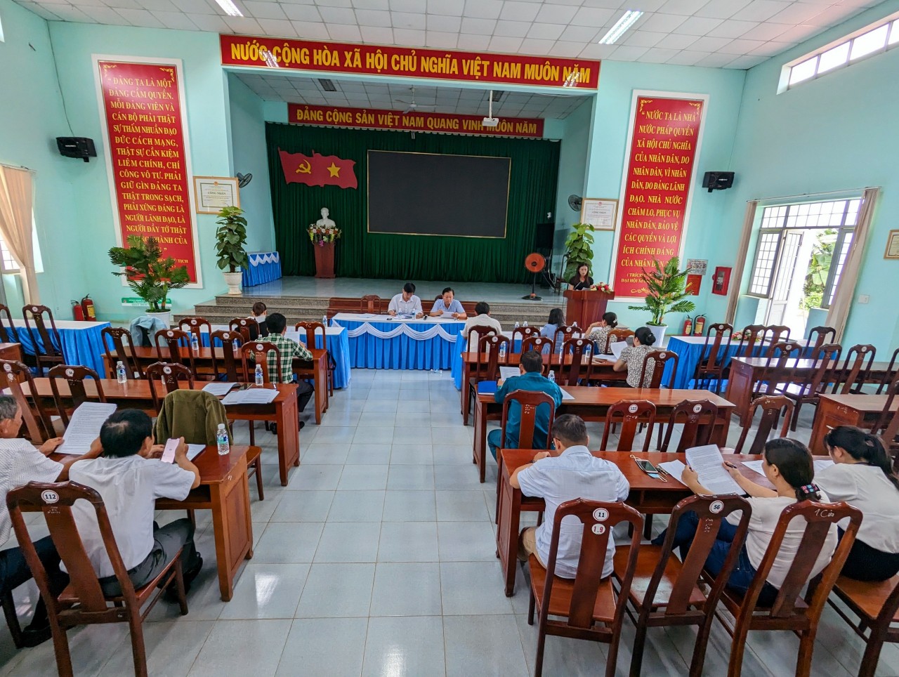 Kiểm tra công tác Tuyên giáo đối với Đảng ủy xã Hòa Thuận